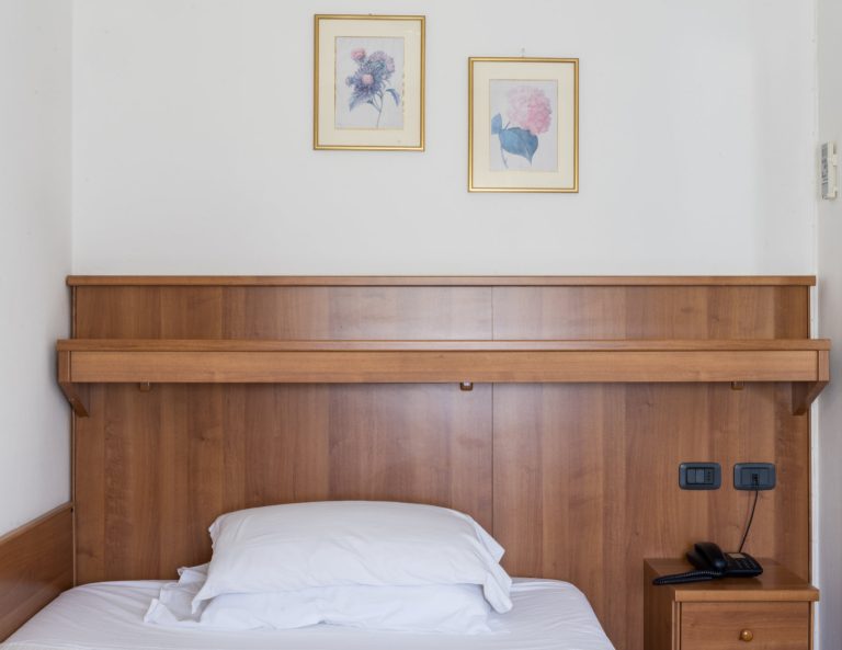Camera singola, climatizzata, letto alla francese