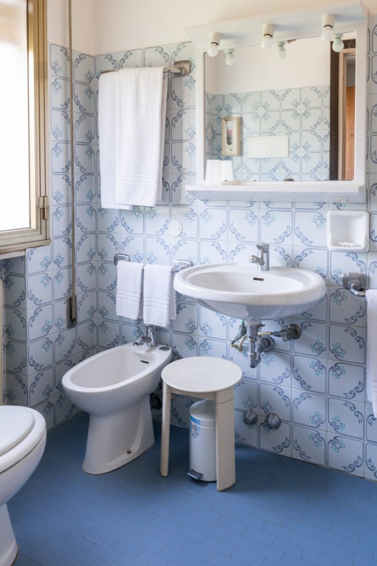 Bagno camera singola, stile classico